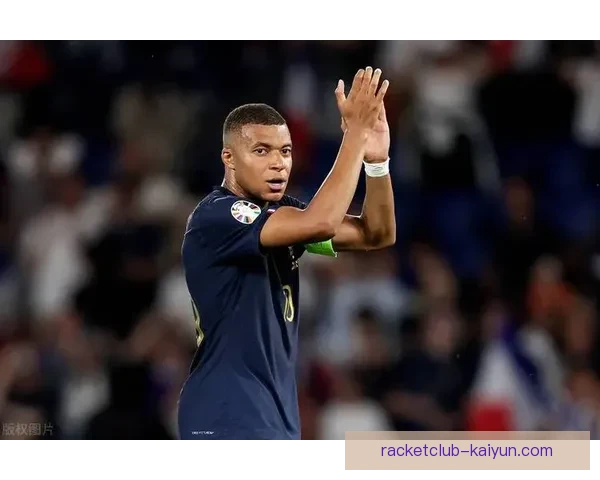 姆巴佩新赛季表现耀眼，德尚称其为球队不可或缺关键球员